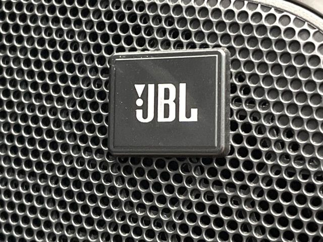 �yJBL�T�E���h�V�X�e���z���[�J�[�I�v�V�����̍��i�ʃT�E���h�V�X�e���𓋍ځB��p�̃`���[�j���O���{���ꂽ�召�l�X�ȃX�s�[�J�[����ǎ��ȃT�E���h���t�ł��A�Տꊴ���ӂ�鉹����Ԃ����o���܂��B