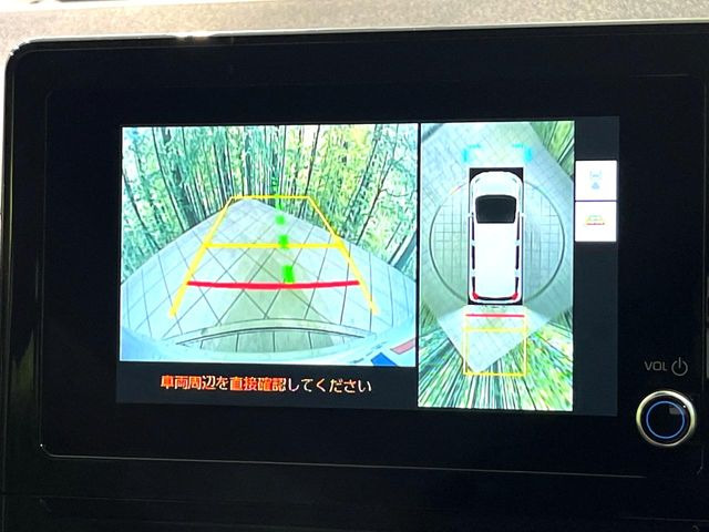 【パノラミックビューモニター】専用のカメラにより、上から見下ろしたような視点で360度クルマの周囲を確認することができます☆死角部分も確認しやすく、狭い場所での切り返しや駐車もスムーズに行えます。