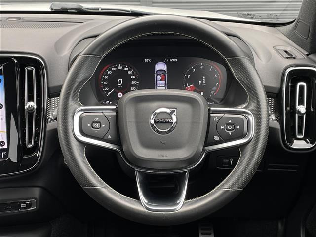 XC40B4 AWD Rデザイン 4WD