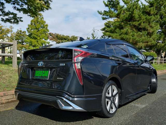 プリウス1.8 A プレミアム ツーリングセレクション E-Four 4WD