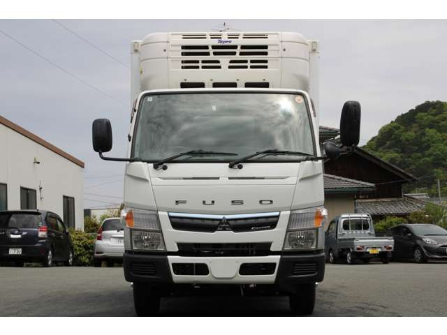 キャンター冷蔵冷凍車