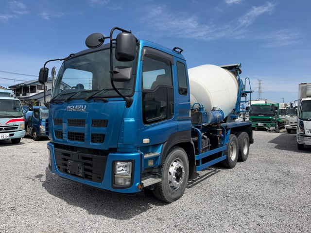 ギガミキサー車