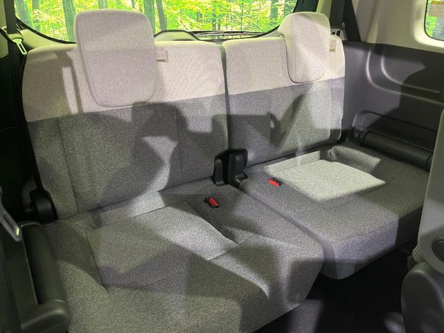 3列目シートはもちろん状態良好☆大人でもゆったりと座って頂けますので、大人数でのお出かけもラクラクです♪ご家族で、気の知れた仲間で、ドライブに行くのが楽しみですね♪