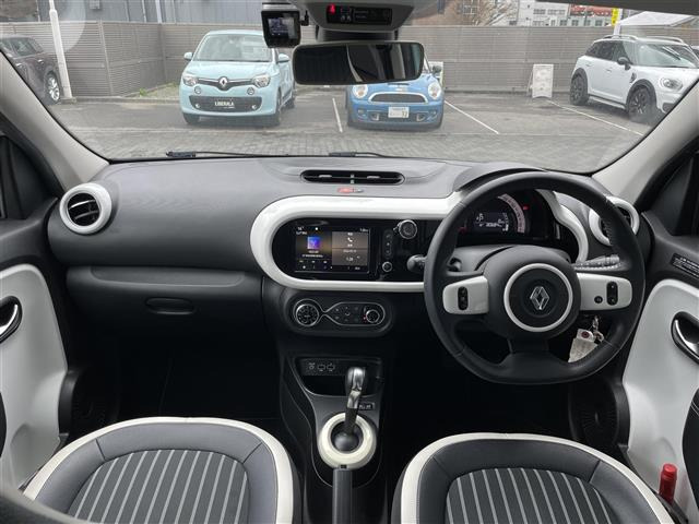 トゥインゴインテンス