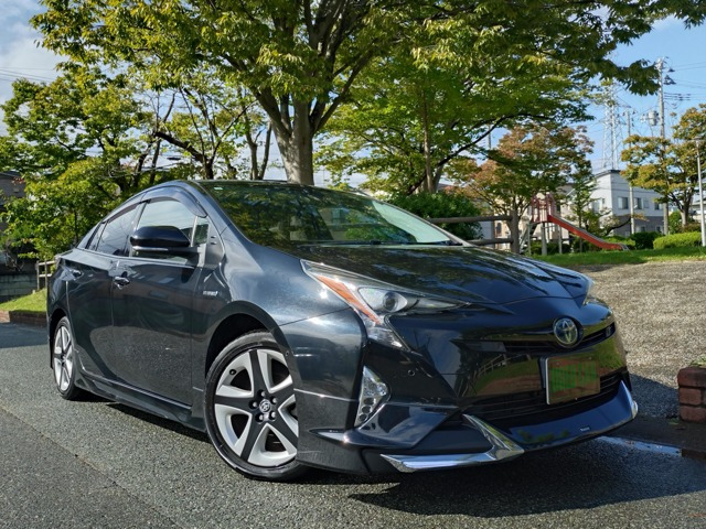 プリウス1.8 A プレミアム ツーリングセレクション E-Four 4WD