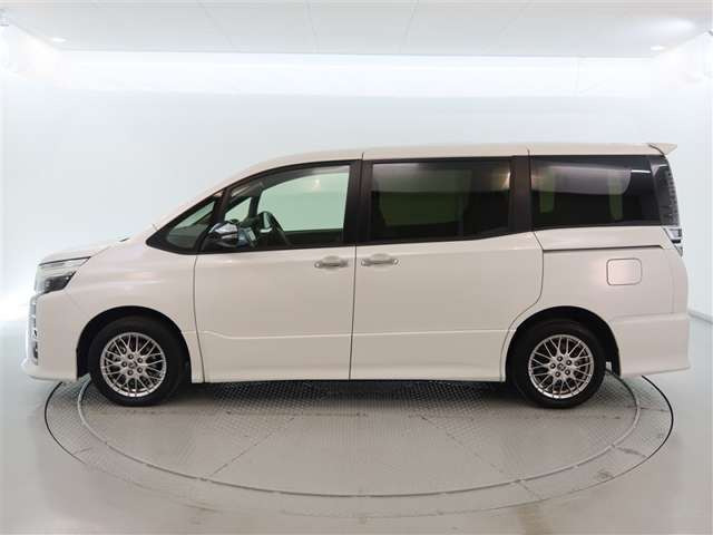 ヴォクシー1.8 ハイブリッド ZS 煌III