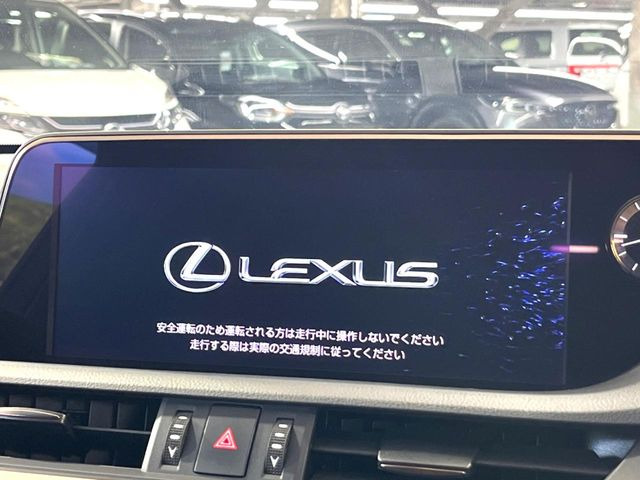 【12.3インチワイドナビ】高級感とインパクトのある大型ワイドナビを装備。各種オーディオ操作はもちろん、横長ワイド画面でのマップ2分割表示など、利便性も高いナビです♪