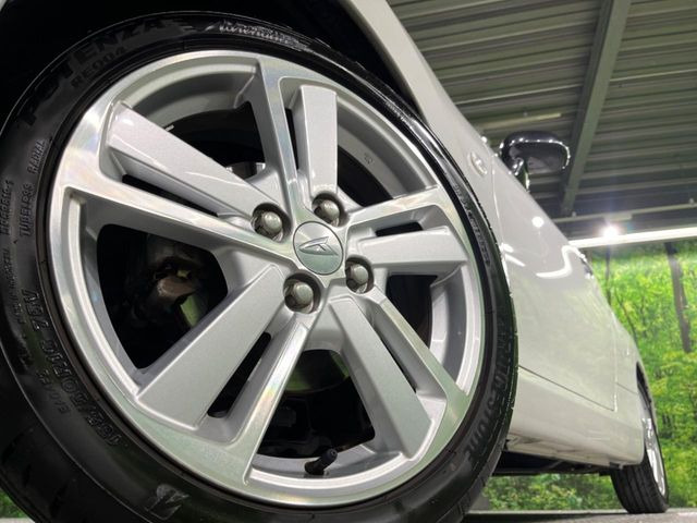 �y����16�C���`�A���~�z�C�[���z�O�ςɃ}�b�`���������A���~�z�C�[���𑕒����Ă���܂��B�e��ЊO�A���~�z�C�[����A�X�^�b�h���X�^�C�����戵�����Ă���܂��B���񂲑��k����������