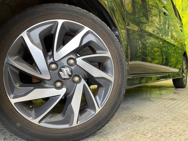 �y����15�C���`�A���~�z�C�[���z�O�ςɃ}�b�`���������A���~�z�C�[���𑕒����Ă���܂��B�e��ЊO�A���~�z�C�[����A�X�^�b�h���X�^�C�����戵�����Ă���܂��B���񂲑��k����������