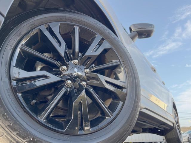 �y�����A���~�z�C�[���z�O�ςɃ}�b�`���������A���~�z�C�[���𑕒����Ă���܂��B�e��ЊO�A���~�z�C�[����A�X�^�b�h���X�^�C�����戵�����Ă���܂��B���񂲑��k����������