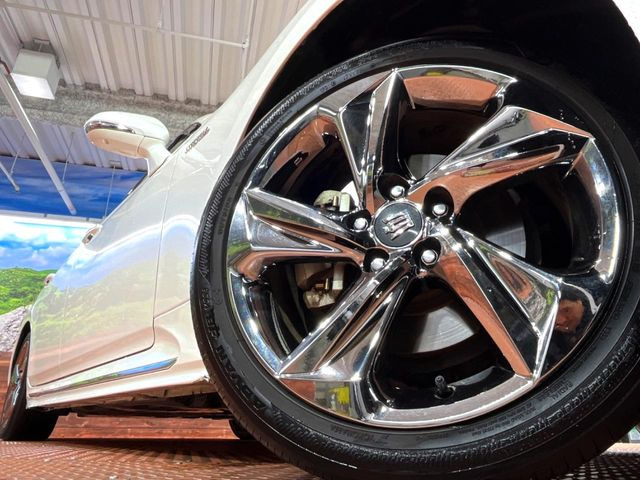 �y����18�C���`�A���~�z�C�[���z�O�ςɃ}�b�`���������A���~�z�C�[���𑕒����Ă���܂��B�e��ЊO�A���~�z�C�[����A�X�^�b�h���X�^�C�����戵�����Ă���܂��B���񂲑��k����������