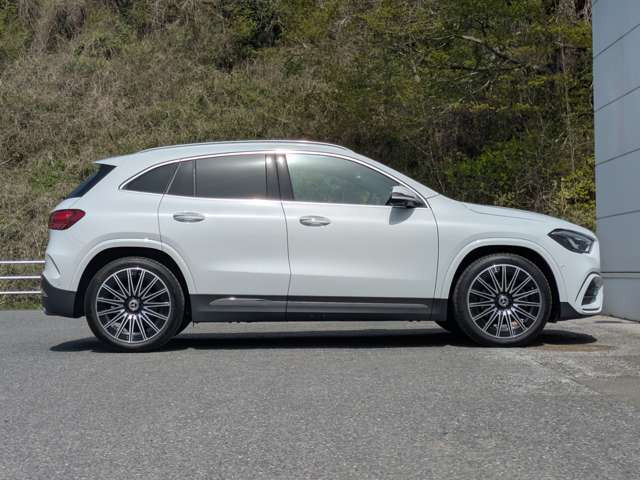 GLAクラスGLA200d 4マチック AMGラインパッケージ 4WD