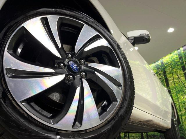 �y����17�C���`�A���~�z�C�[���z�O�ςɃ}�b�`���������A���~�z�C�[���𑕒����Ă���܂��B�e��ЊO�A���~�z�C�[����A�X�^�b�h���X�^�C�����戵�����Ă���܂��B���񂲑��k����������
