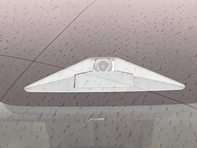 【ホンダセンシング】走行中に前方の車両等を認識し、衝突しそうな時は警報とブレーキで衝突回避と被害軽減をアシスト。より安全にドライブをお楽しみいただけます。