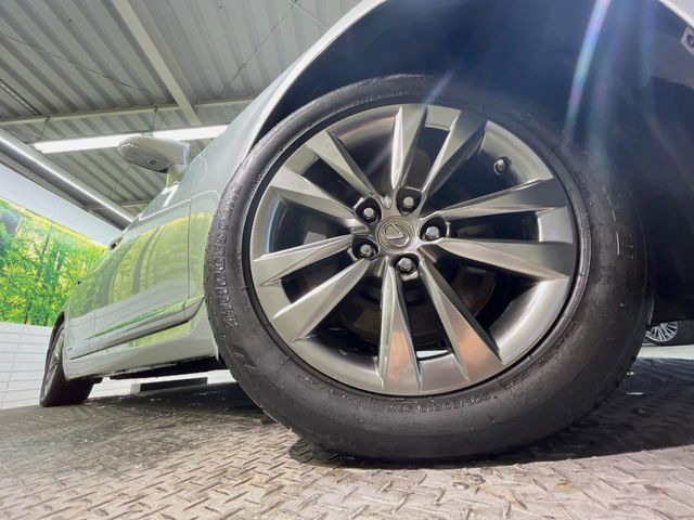 �y����18�C���`�A���~�z�C�[���z�O�ςɃ}�b�`���������A���~�z�C�[���𑕒����Ă���܂��B�e��ЊO�A���~�z�C�[����A�X�^�b�h���X�^�C�����戵�����Ă���܂��B���񂲑��k����������