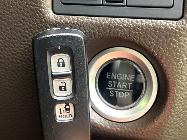 �yHonda�X�}�[�g�L�[�z�J�o����|�P�b�g�ɓ��ꂽ�܂܂ł��h�A�̎{���E�������\�ȃX�}�[�g�L�[�𑕔��B�G���W���̃I���E�I�t�����J�M�����o���K�v����������Ƃ��Ă��֗��ł���