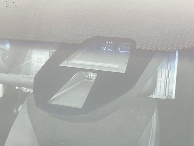 【シティブレーキアクティブシステム】低速走行中に前方の車両等を認識し、衝突しそうな時は警報とブレーキで衝突回避と被害軽減をアシスト。より安全にドライブをお楽しみいただけます。