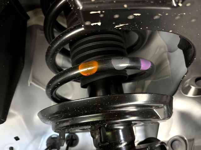 お車を安心してお乗りいただく為には、足回りの定期点検が欠かせません。サービスサポート(有償保証)では無料点検もご提供しており、安心のカーライフをお過ごしいただけるサポート体制が整っています。
