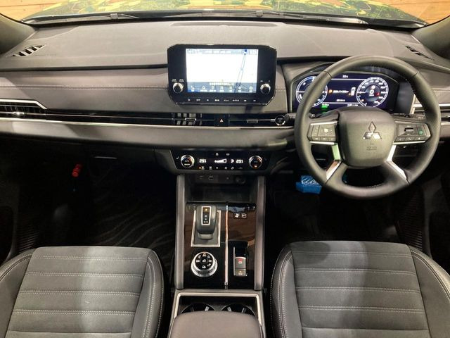 アウトランダーPHEV 2.4 ブラック エディション 4WD