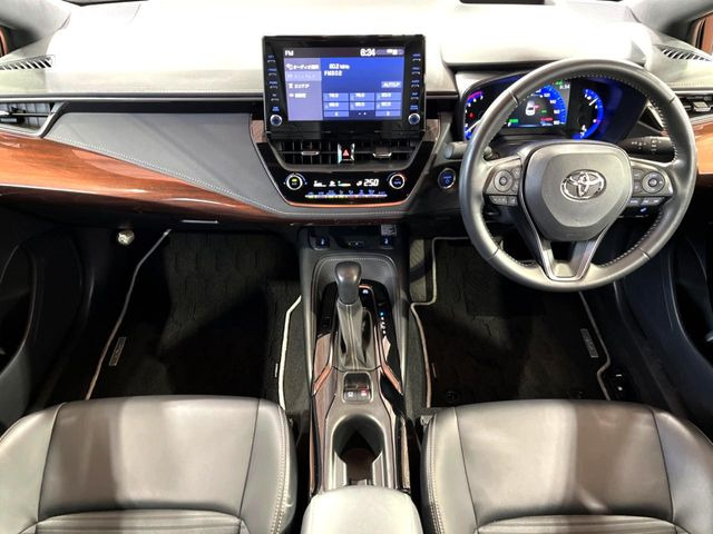 カローラ1.8 ハイブリッド W×B