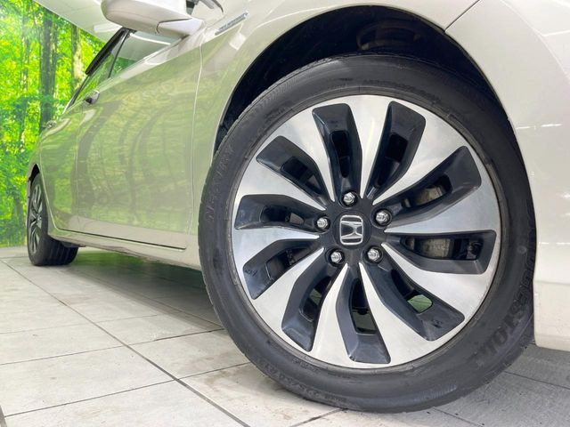 �y����17�C���`�A���~�z�C�[���z�O�ςɃ}�b�`���������A���~�z�C�[���𑕒����Ă���܂��B�e��ЊO�A���~�z�C�[����A�X�^�b�h���X�^�C�����戵�����Ă���܂��B���񂲑��k����������