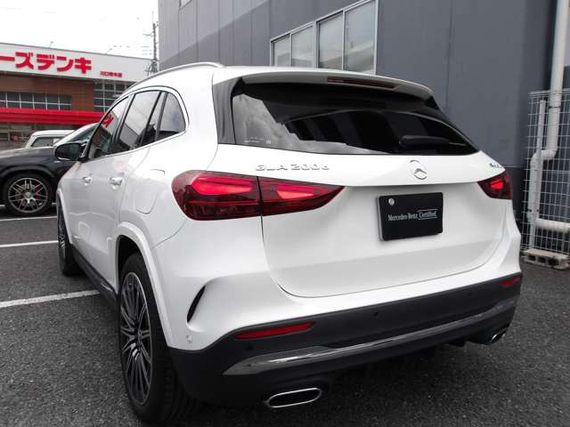 GLAクラスGLA200d 4マチック AMGラインパッケージ 4WD