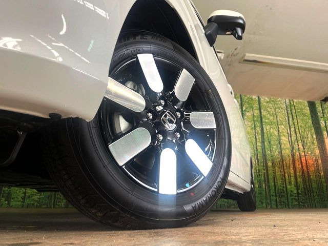 �y�����A���~�z�C�[���z�O�ςɃ}�b�`���������A���~�z�C�[���𑕒����Ă���܂��B�e��ЊO�A���~�z�C�[����A�X�^�b�h���X�^�C�����戵�����Ă���܂��B���񂲑��k����������