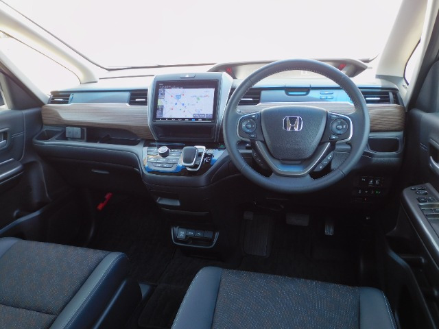 フリード1.5 ハイブリッド クロスター ブラックスタイル