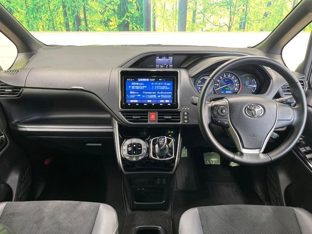 ヴォクシー1.8 ハイブリッド ZS 煌III