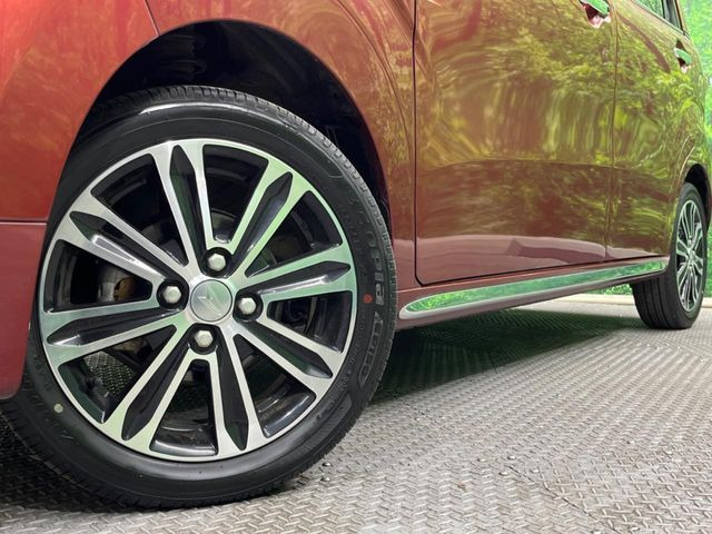 �y����15�C���`�A���~�z�C�[���z�O�ςɃ}�b�`���������A���~�z�C�[���𑕒����Ă���܂��B�e��ЊO�A���~�z�C�[����A�X�^�b�h���X�^�C�����戵�����Ă���܂��B���񂲑��k����������