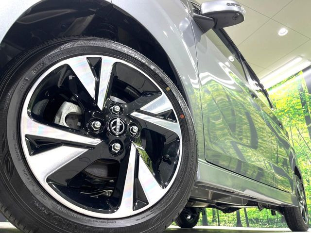 �y����15�C���`�A���~�z�C�[���z�O�ςɃ}�b�`���������A���~�z�C�[���𑕒����Ă���܂��B�e��ЊO�A���~�z�C�[����A�X�^�b�h���X�^�C�����戵�����Ă���܂��B���񂲑��k����������