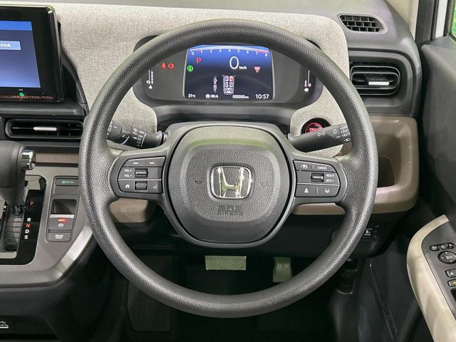 【ステアリングスイッチ】運転中、前方から目線をそらすことなく、オーディオ等の操作が可能な便利機能!安心&快適なドライブを演出してくれます♪