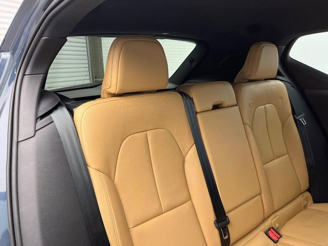 �L�X�Ƃ���2��ڃV�[�g�͋��Z���������A���S�n�����K!ISOFIX�A�^�b�`�����g�����Ȃ̂Ńx�r�[�V�[�g��`���C���h�V�[�g���ȒP�E�X�}�[�g�Ɏ�t���ł��܂�