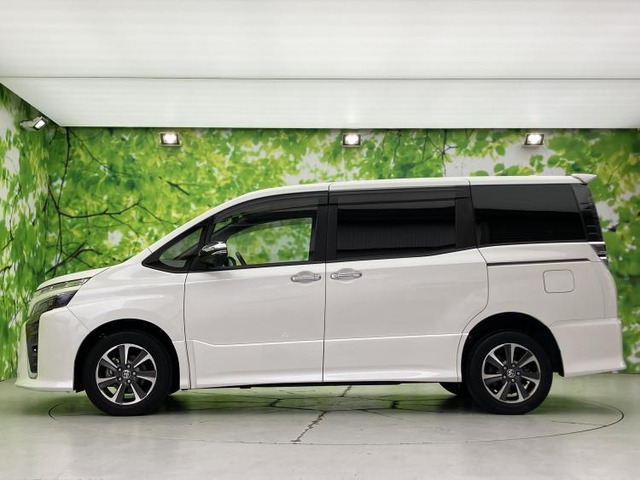ヴォクシー2.0 ZS 煌III 4WD