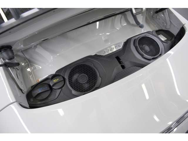 3.0L�����Ό�6�C���c�C���^�[�{���ڂŁA���X�|���X�ǂ��͋��������������B�X���ł������₷���d�l�ł��B