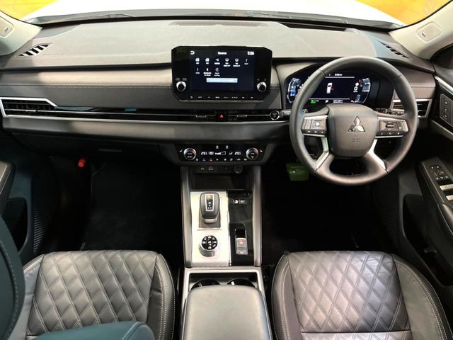 アウトランダーPHEV 2.4 P 4WD