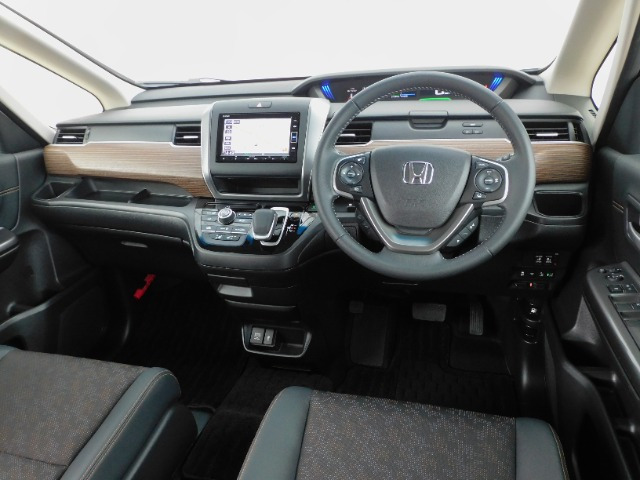 フリード1.5 ハイブリッド クロスター