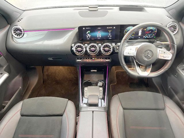 GLAクラスGLA200d 4マチック AMGラインパッケージ 4WD