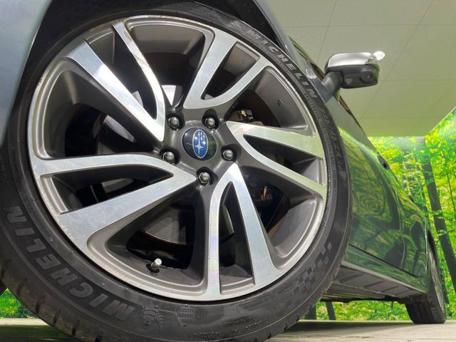 �y����18�C���`�A���~�z�C�[���z�O�ςɃ}�b�`���������A���~�z�C�[���𑕒����Ă���܂��B�e��ЊO�A���~�z�C�[����A�X�^�b�h���X�^�C�����戵�����Ă���܂��B���񂲑��k����������