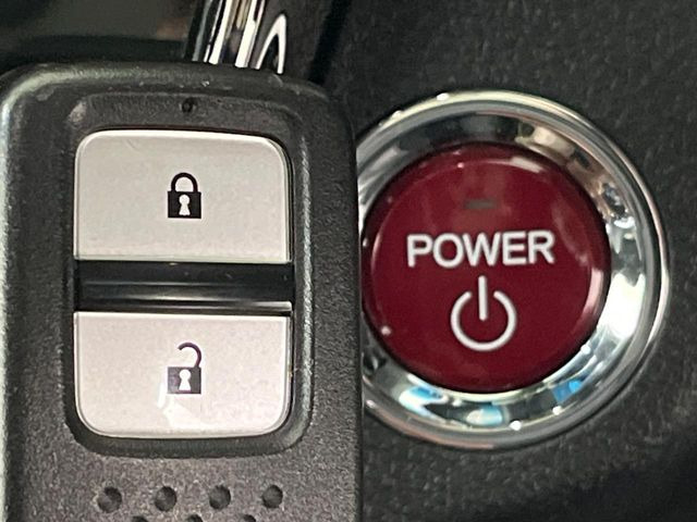 �yHonda�X�}�[�g�L�[�z�J�o����|�P�b�g�ɓ��ꂽ�܂܂ł��h�A�̎{���E�������\�ȃX�}�[�g�L�[�𑕔��B�G���W���̃I���E�I�t�����J�M�����o���K�v����������Ƃ��Ă��֗��ł���