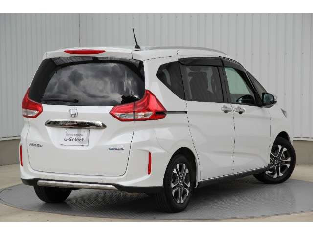 フリード1.5 ハイブリッド クロスター