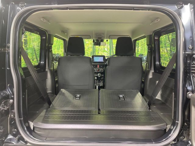 ���i�̂���������ʋ΁A���}���ɏ\���ȉ׎��X�y�[�X���m�ۂ��Ă���܂��B�Z�J���h�V�[�g��|���ƁA�傫�ȉו��̐ύڂ��\�ł���