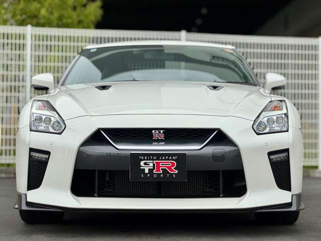 �����GT-R35 �O���[�h�̓s���AED�ł��B���x�����@�Ȃǂ��C�y�ɂ����k���������܂��B���q�l�ɂ������ԍσv�����̂��񎦁A�܂��̓I�v�V�����v�����Ȃǂ��񎦂����Ă��������܂��B