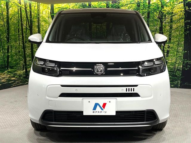 弊社では、全車『修復歴なし』のお車のみ取り扱っております。専任バイヤーによる厳選した仕入れの後、入庫後の車両チェックを行い、ステージが認定した高品質な中古車をご提供しております。