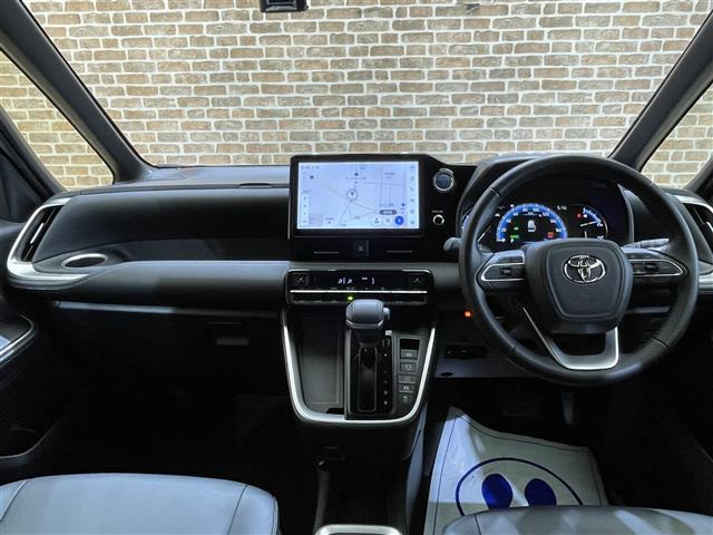 ノア1.8 ハイブリッド S-Z E-Four 4WD