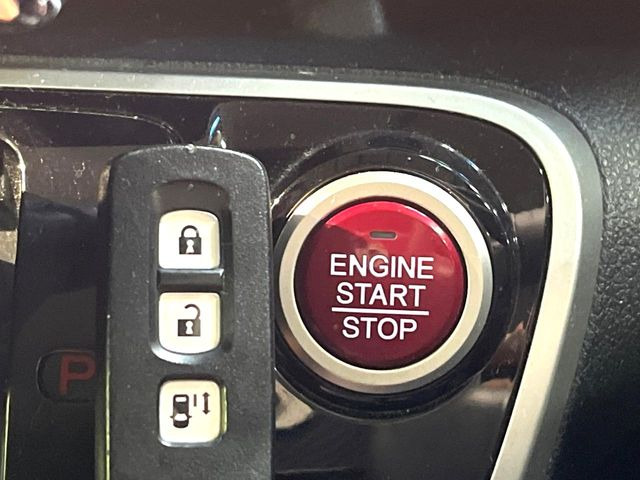 �yHonda�X�}�[�g�L�[�z�J�o����|�P�b�g�ɓ��ꂽ�܂܂ł��h�A�̎{���E�������\�ȃX�}�[�g�L�[�𑕔��B�G���W���̃I���E�I�t�����J�M�����o���K�v����������Ƃ��Ă��֗��ł���