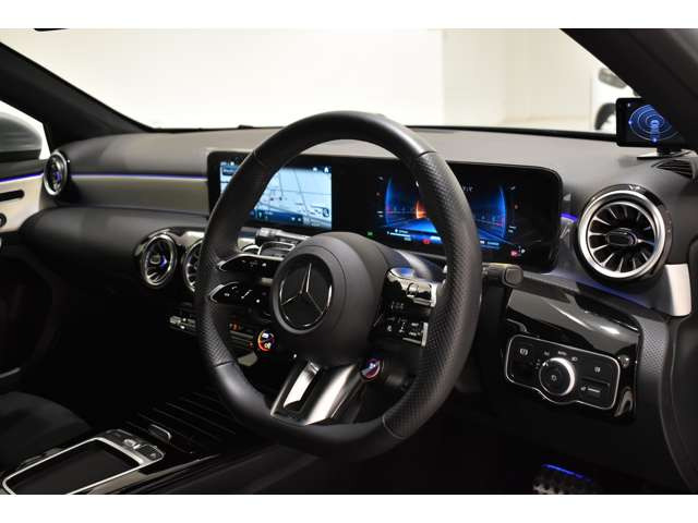 AクラスAMG A35 4マチック (BSG搭載モデル) 4WD