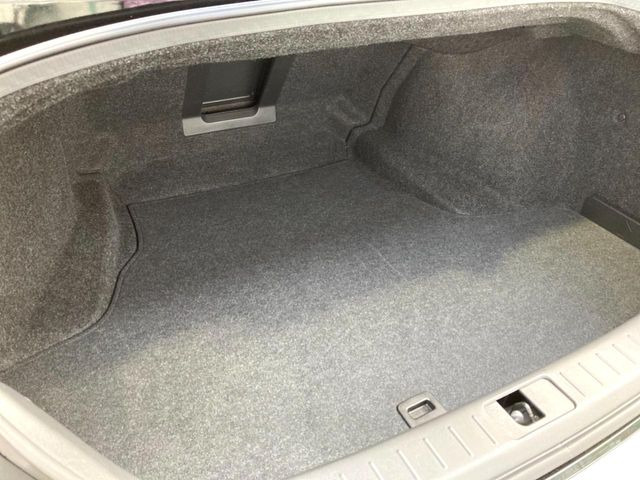 ���i�̂���������ʋ΁A���}���ɏ\���ȉ׎��X�y�[�X���m�ۂ��Ă���܂��B