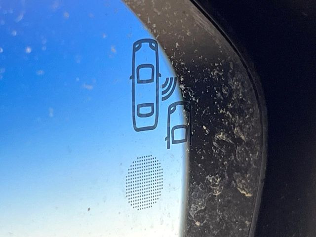 ●ブラインドアシストセンサー:視角からの車を感知し、ドライバーが車線変更を行う際に、警告音と共に注意を促してくれる安全支援機能です!