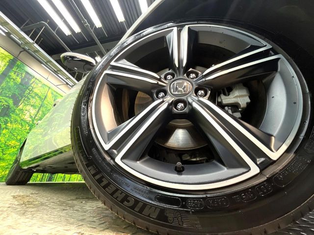�y�����A���~�z�C�[���z�O�ςɃ}�b�`���������A���~�z�C�[���𑕒����Ă���܂��B�e��ЊO�A���~�z�C�[����A�X�^�b�h���X�^�C�����戵�����Ă���܂��B���񂲑��k����������